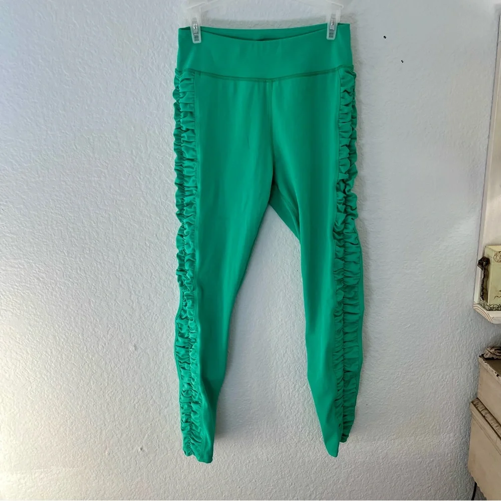 Thrive Societe T31L155 Green Ruffled Leggings Size Small - Picture 2 of 12